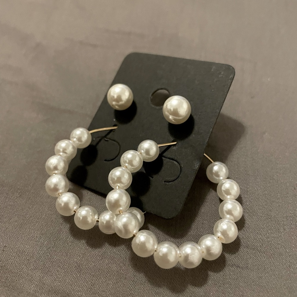 2-Pairs Elegant Pearls Earrings Set